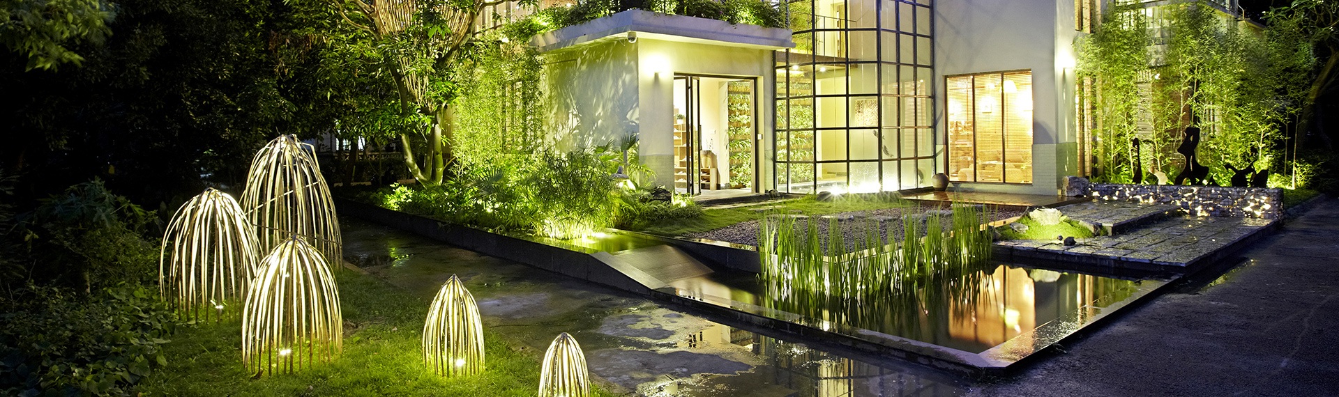 heroPhoto_1920x570_landscapedesign02